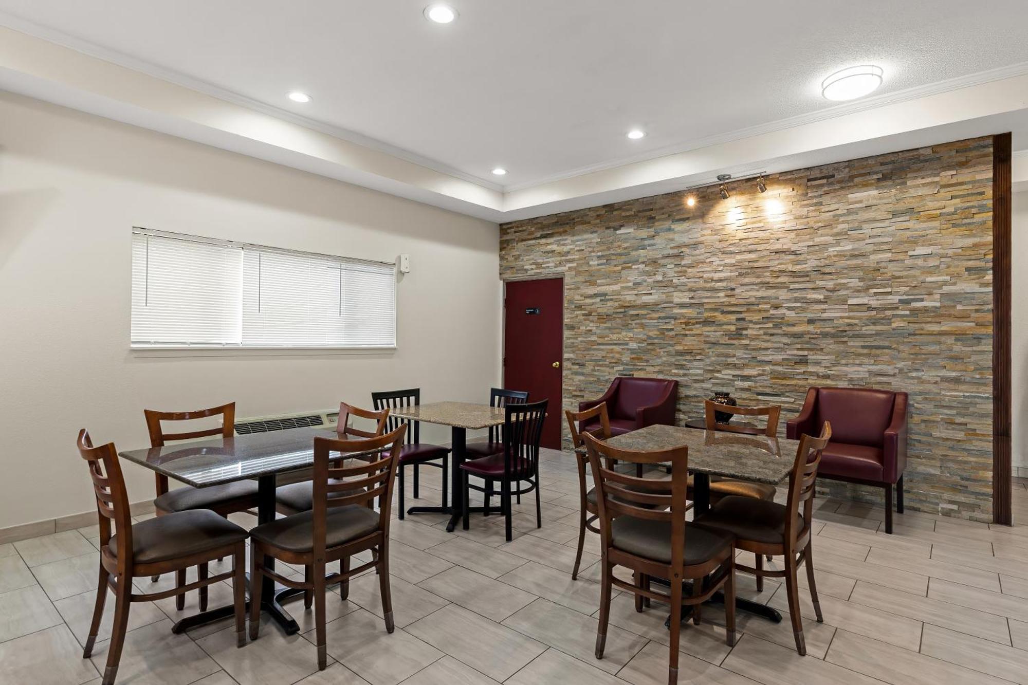 Red Lion Inn & Suites Caseyville 외부 사진