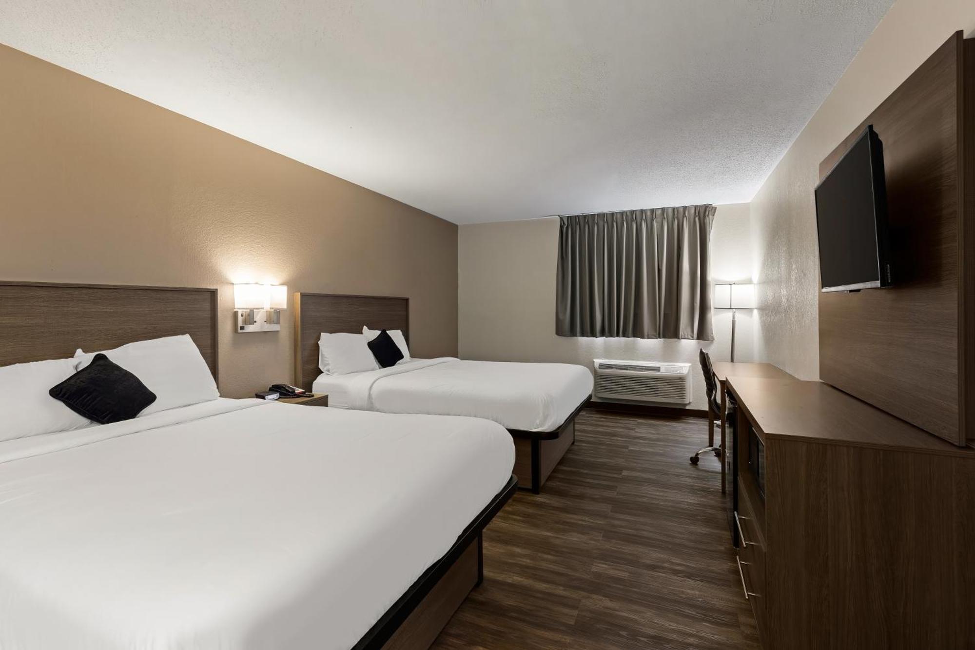 Red Lion Inn & Suites Caseyville 외부 사진