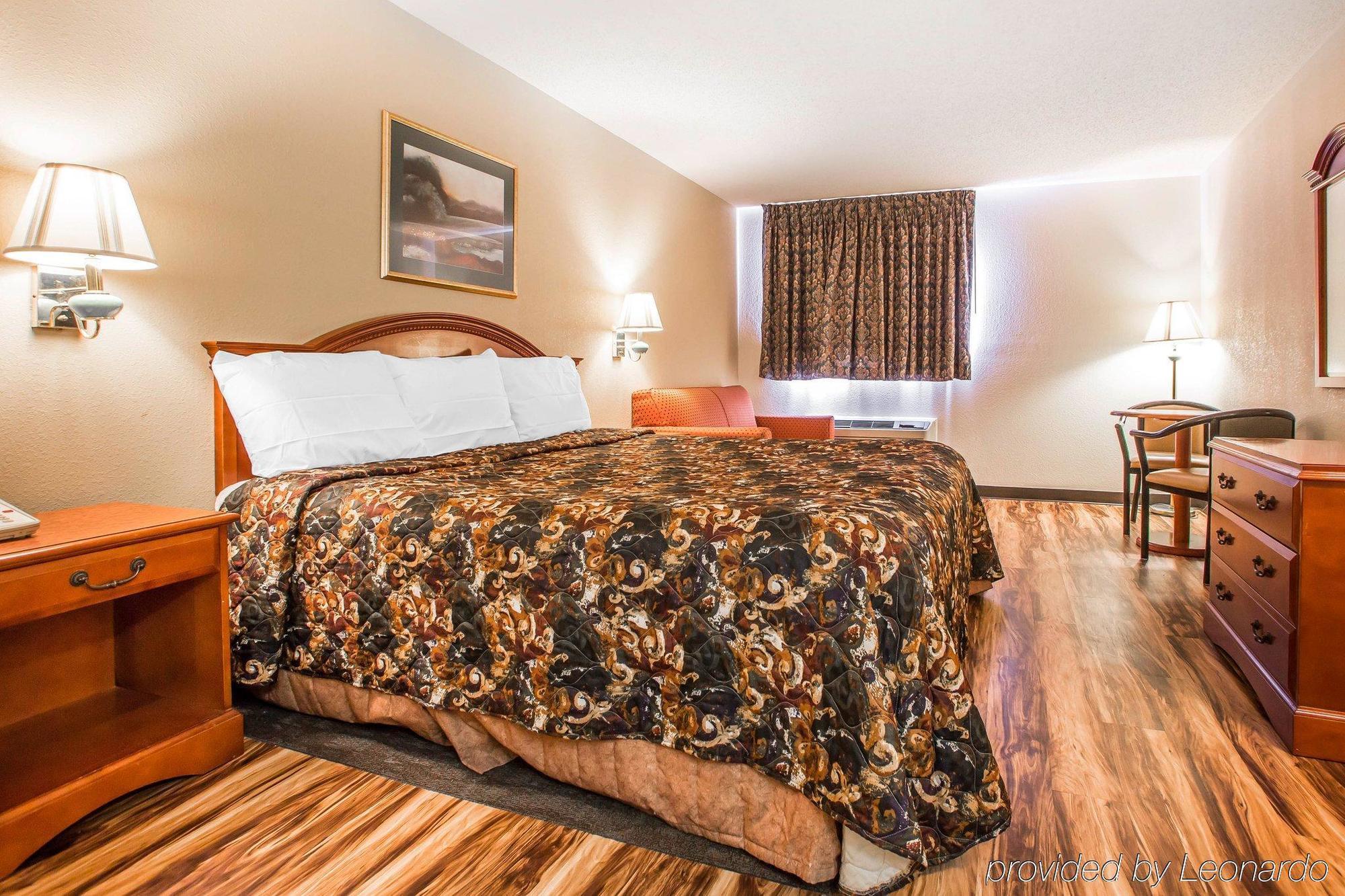 Red Lion Inn & Suites Caseyville 외부 사진