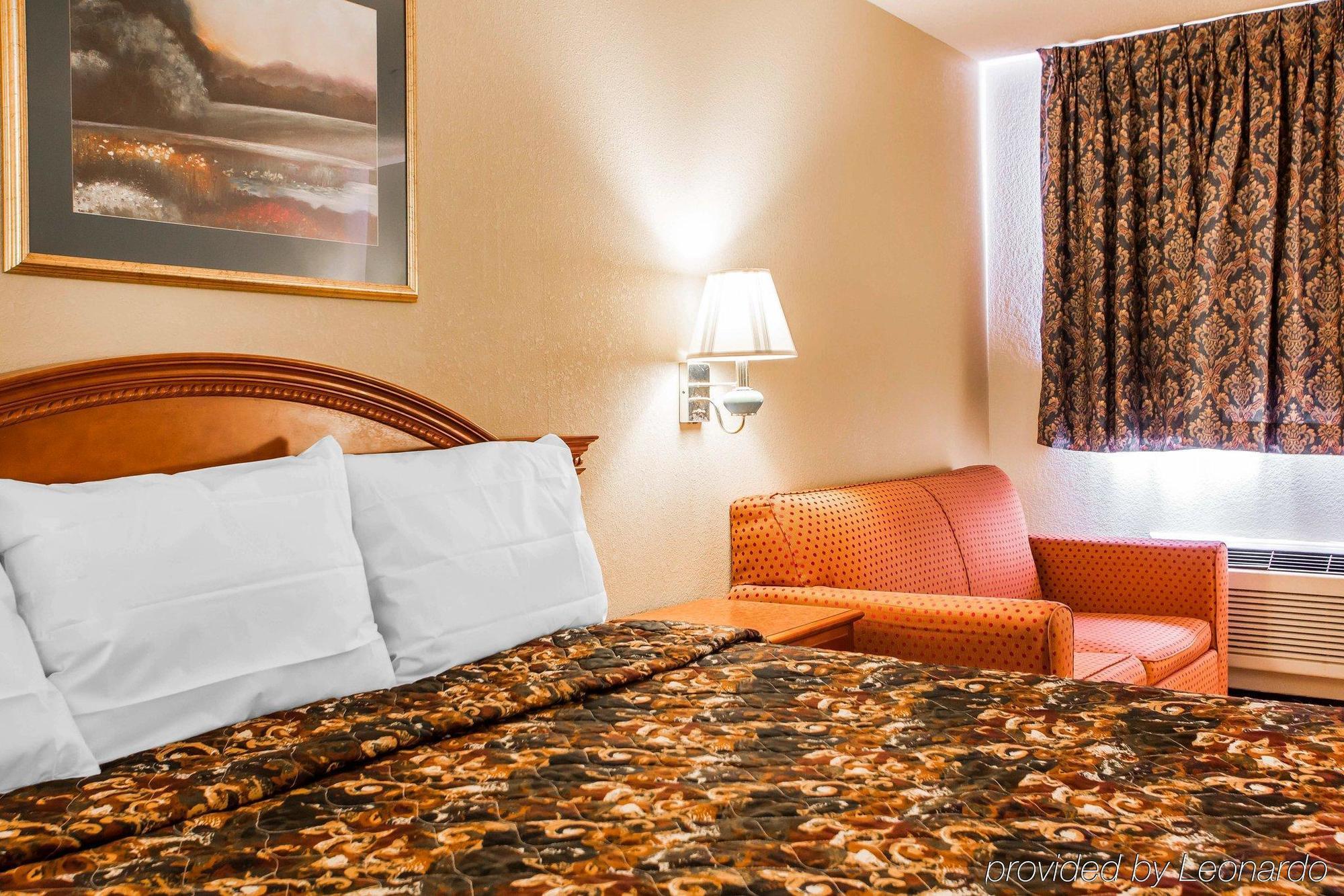 Red Lion Inn & Suites Caseyville 외부 사진