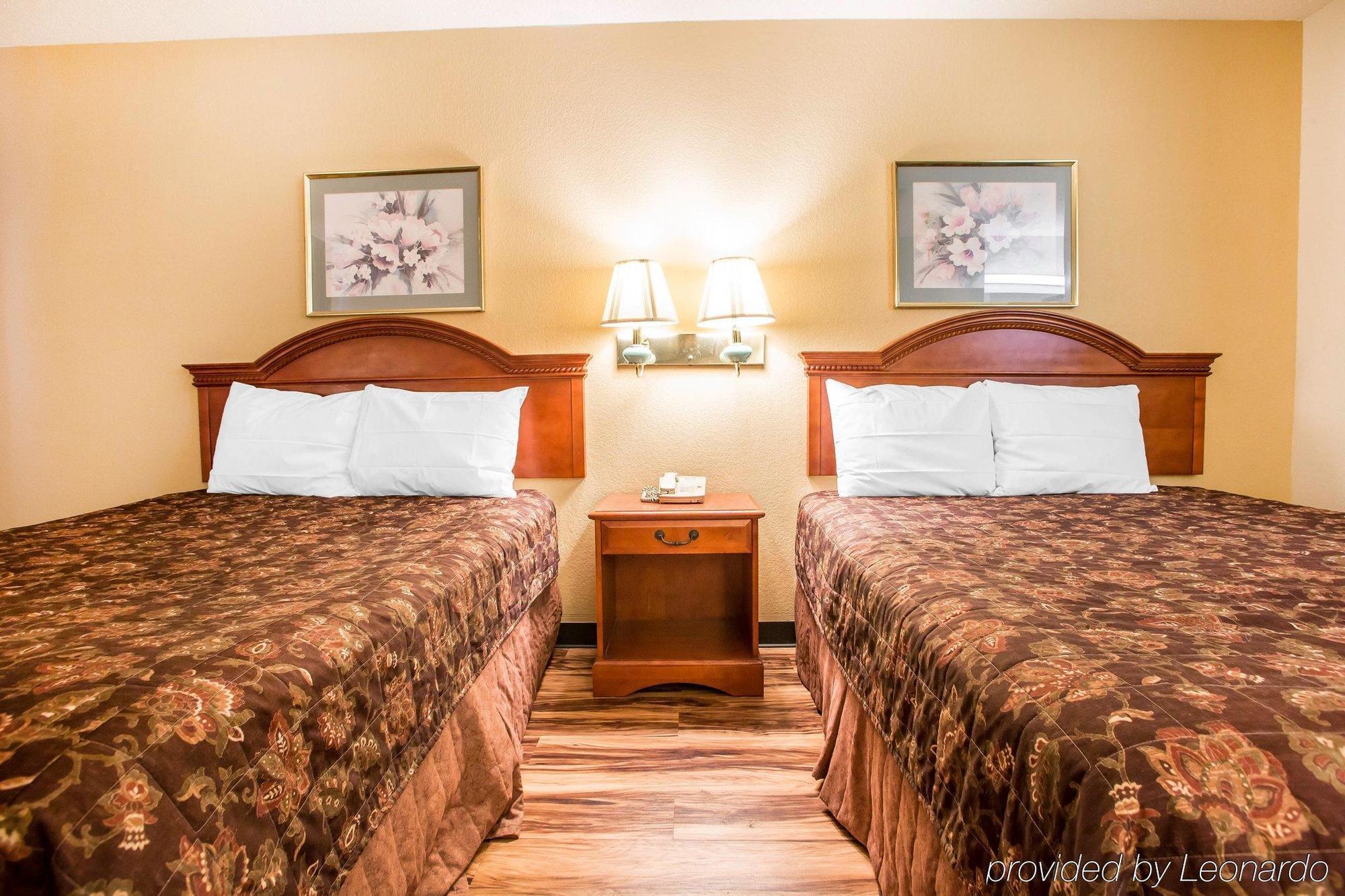 Red Lion Inn & Suites Caseyville 외부 사진