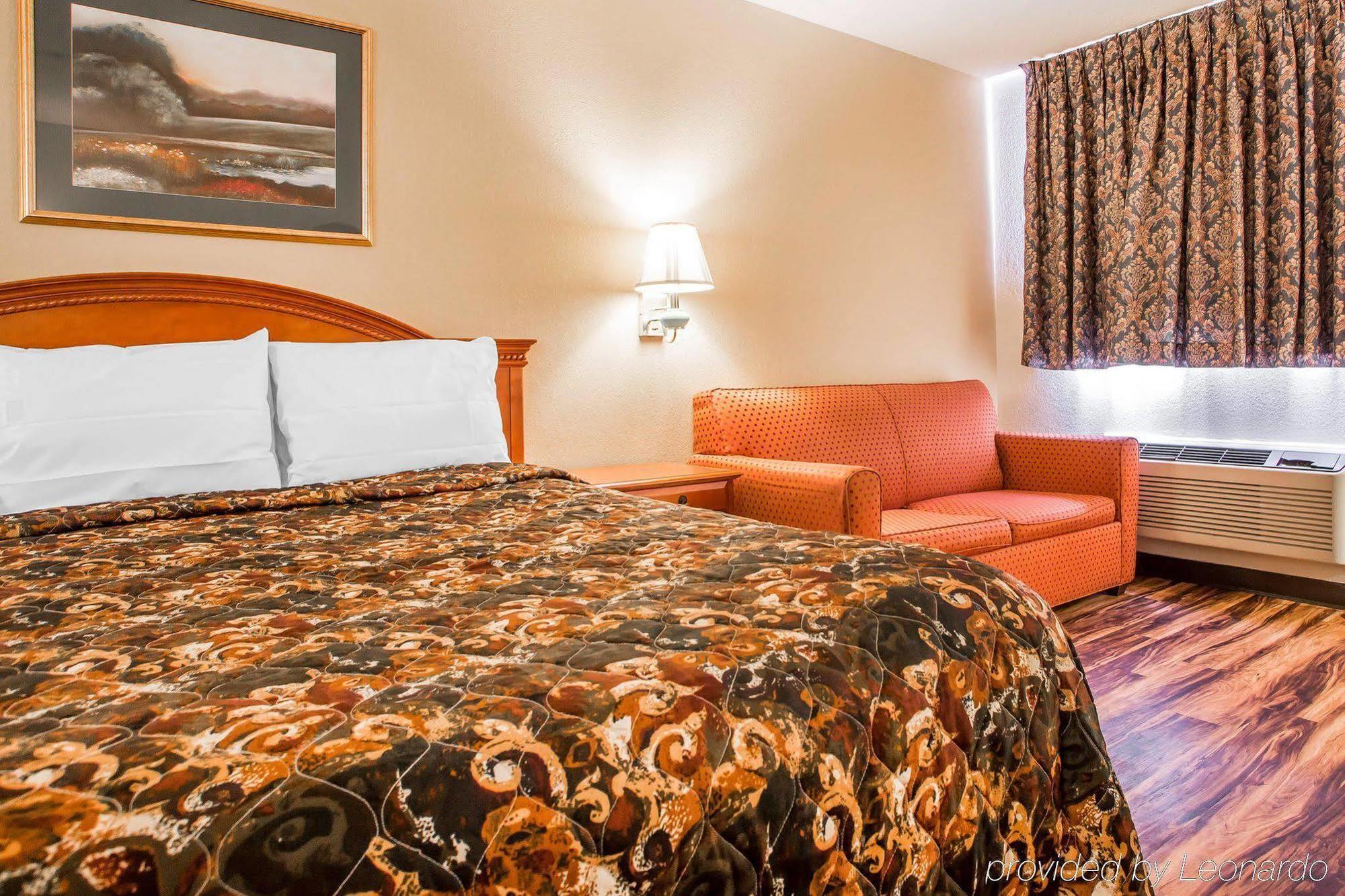 Red Lion Inn & Suites Caseyville 외부 사진