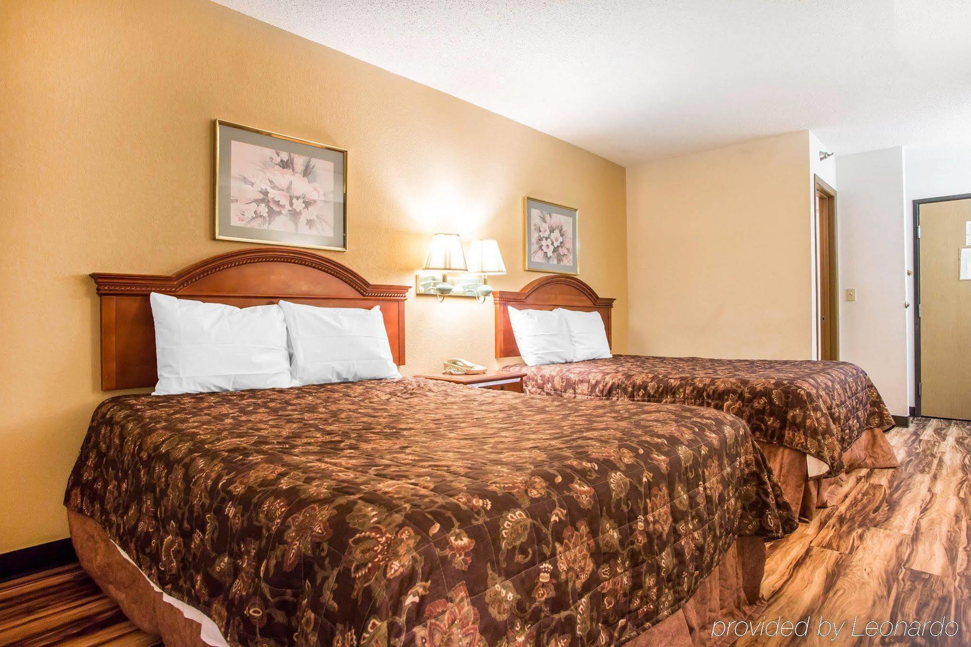 Red Lion Inn & Suites Caseyville 외부 사진